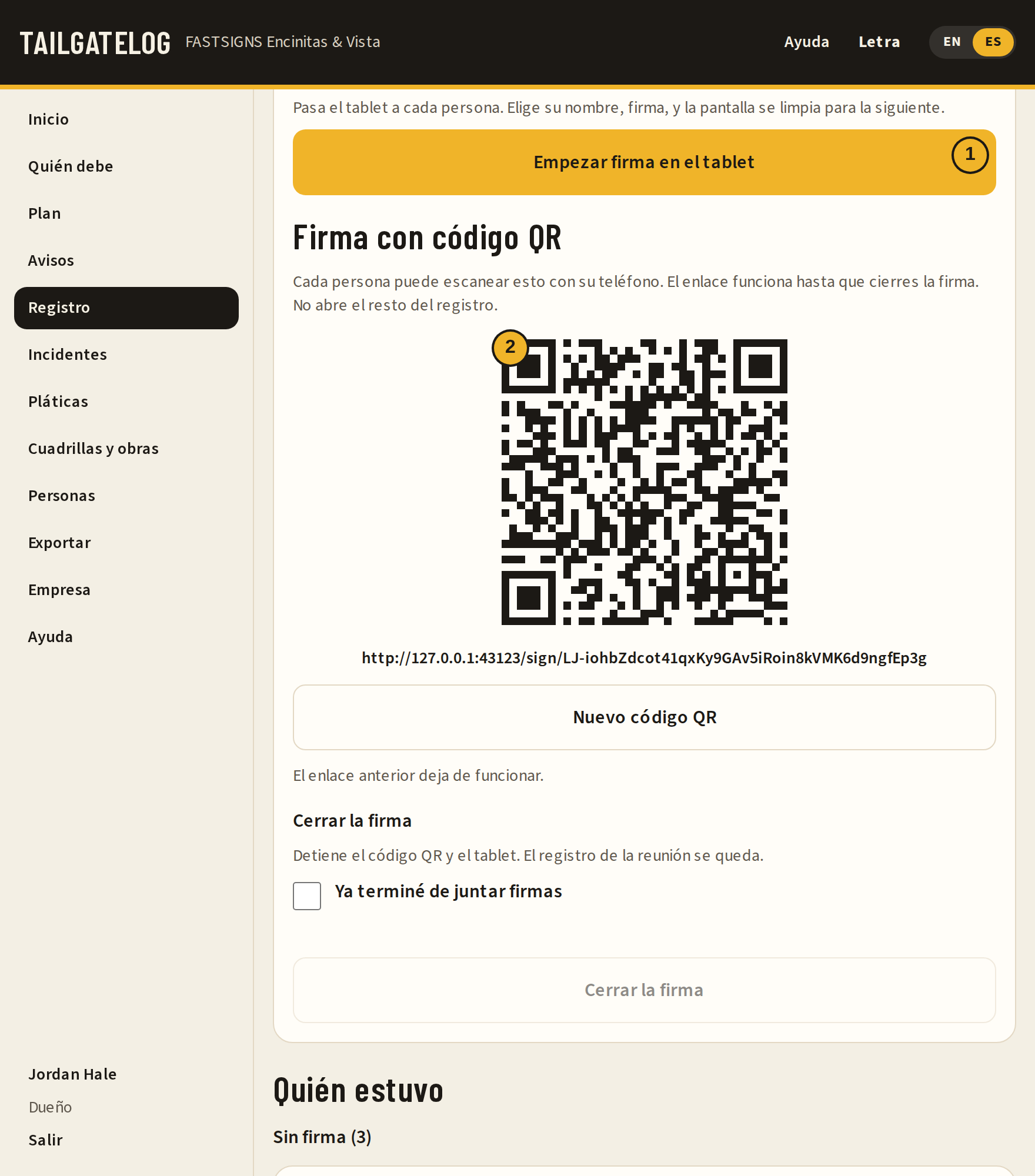 Tablet y QR en el registro de la reunión